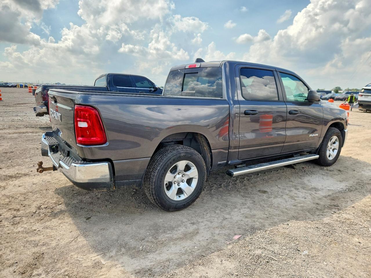 2025 RAM 1500 TRADESMAN — Фото 3 из 12