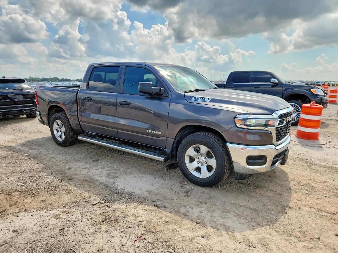 2025 RAM 1500 TRADESMAN — Фото 4 из 12