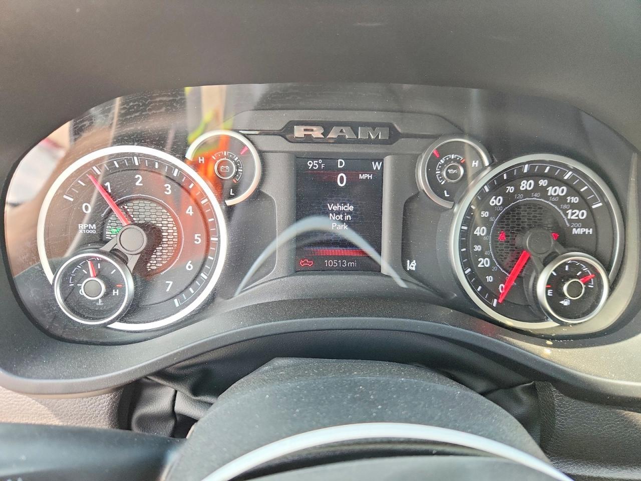 2025 RAM 1500 TRADESMAN — Фото 9 из 12