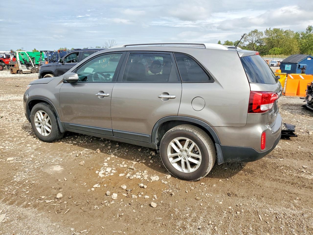 2015 KIA SORENTO LX — Фото 2 из 13