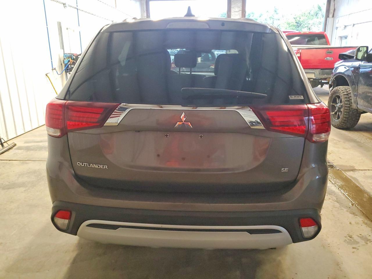 2020 MITSUBISHI OUTLANDER SE — Фото 6 из 12