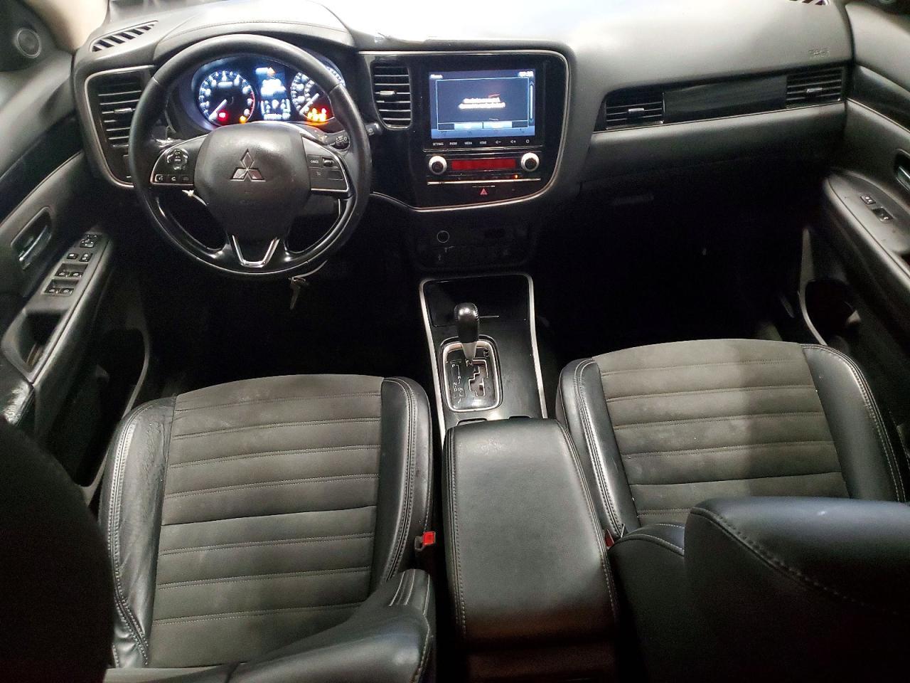 2020 MITSUBISHI OUTLANDER SE — Фото 8 из 12