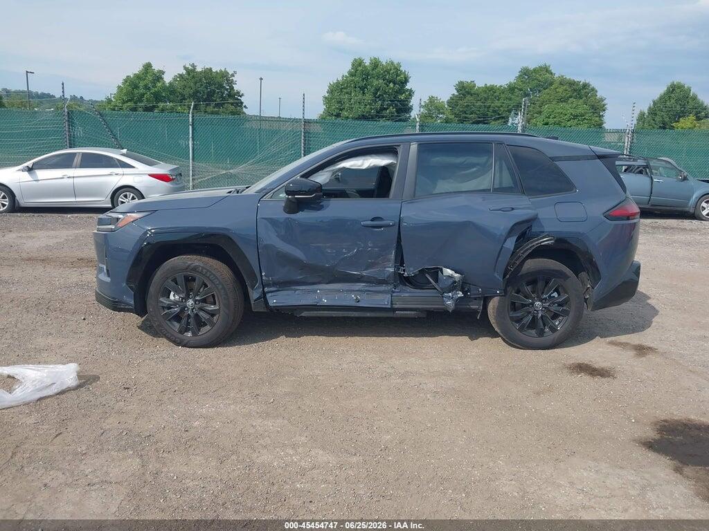 2026 TOYOTA RAV4 PLUG-IN HYBRID SE — Фото 14 из 16