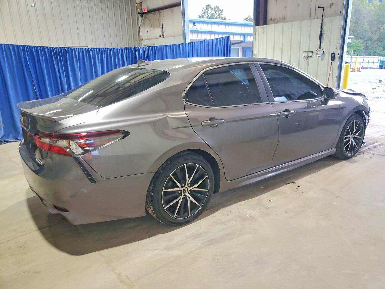 2022 TOYOTA CAMRY HYBRID SE — Фото 3 из 12