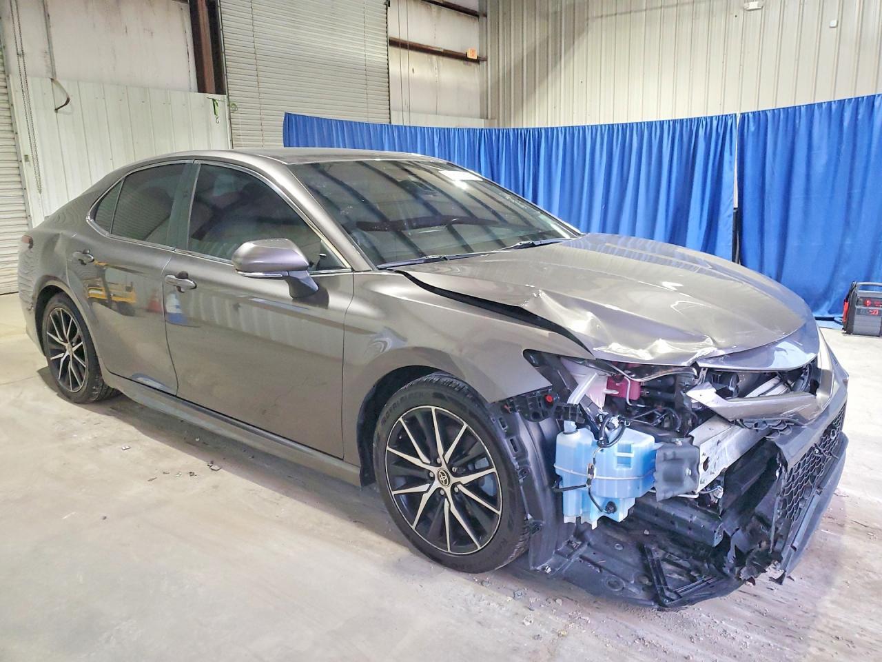 2022 TOYOTA CAMRY HYBRID SE — Фото 4 из 12