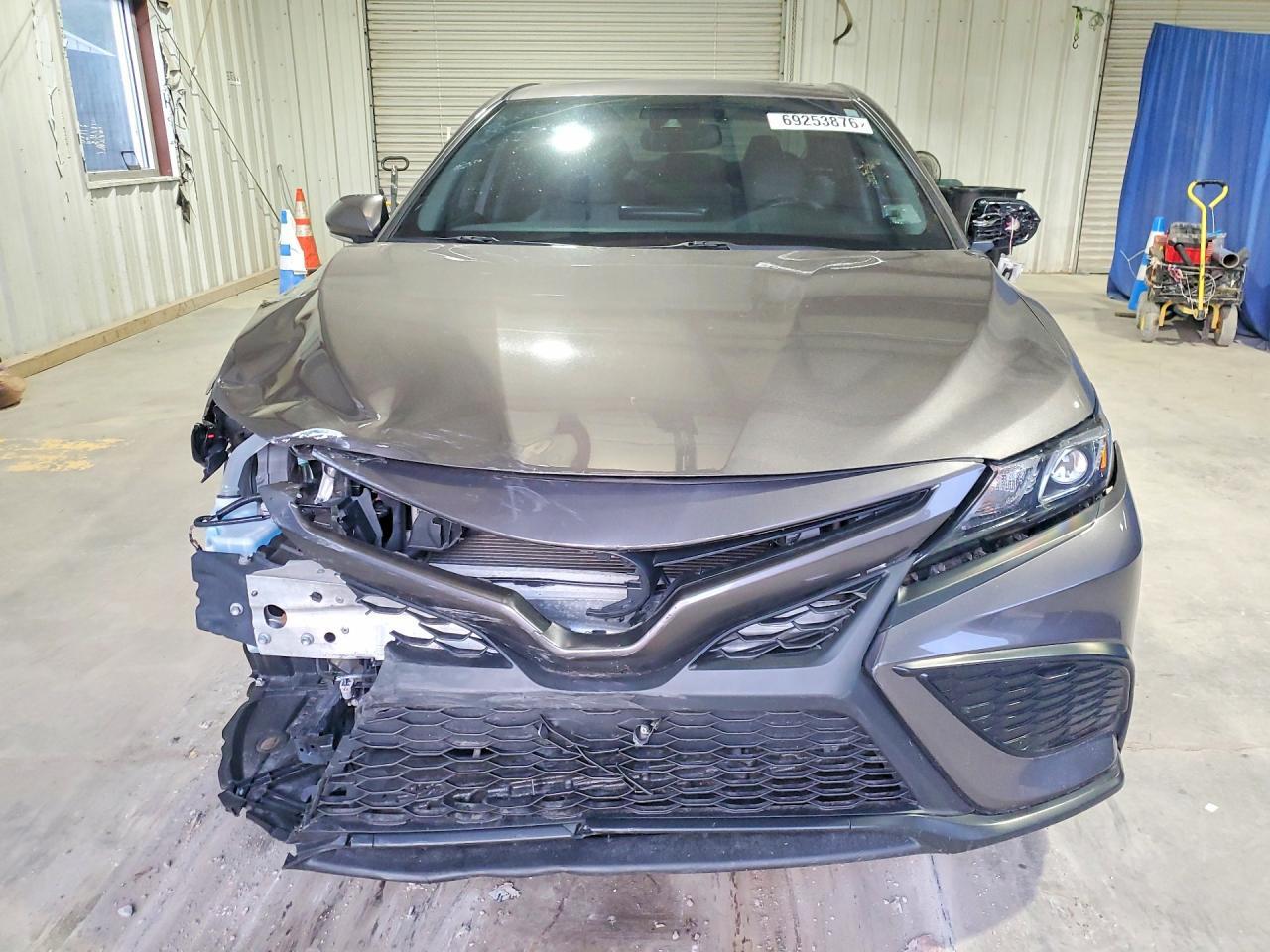 2022 TOYOTA CAMRY HYBRID SE — Фото 5 из 12