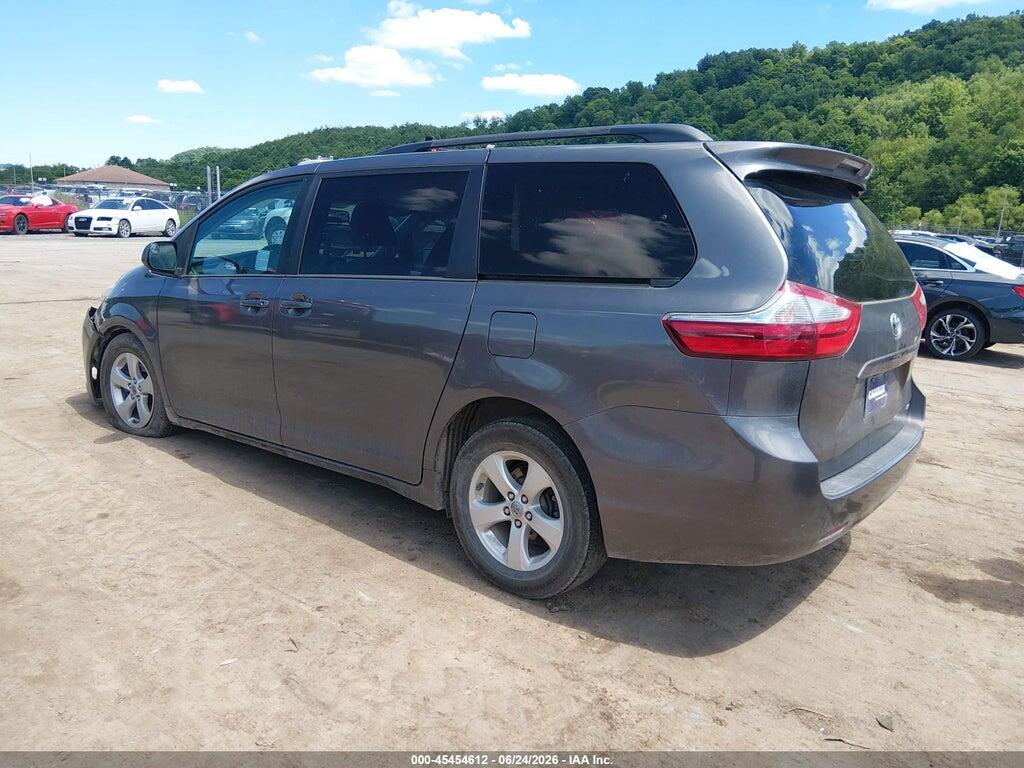 5TDKZ3DC4HS832583 2017 TOYOTA SIENNA photo no. 3