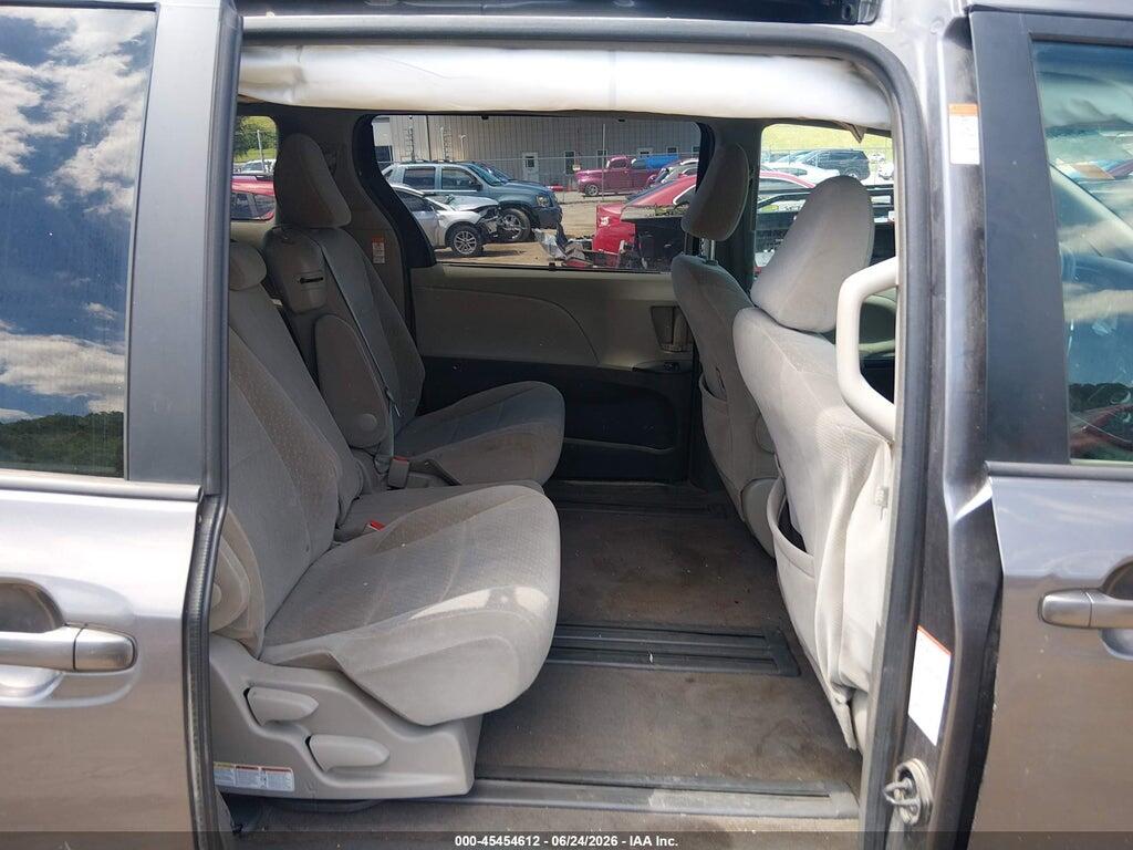 5TDKZ3DC4HS832583 2017 TOYOTA SIENNA photo no. 8