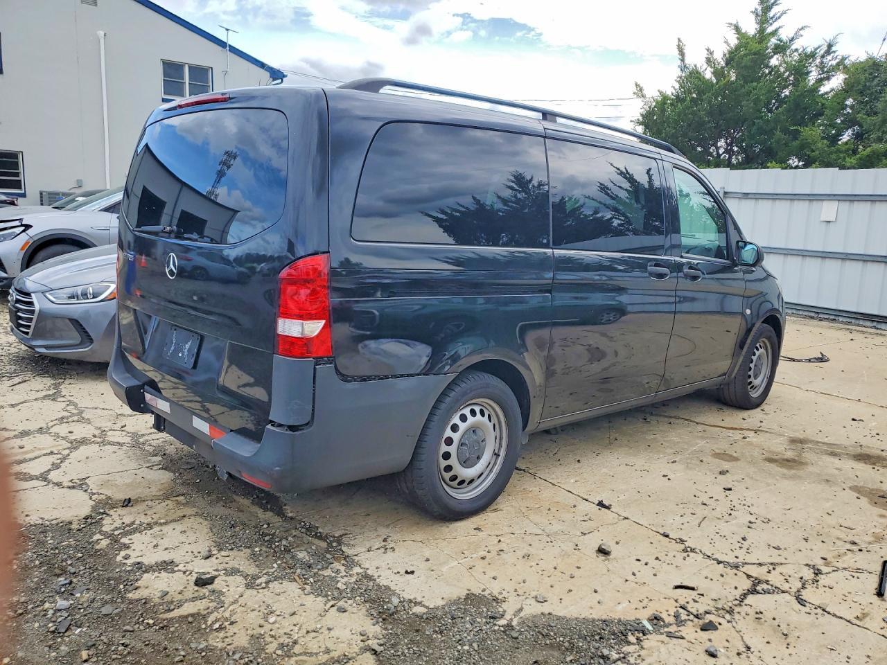 2019 MERCEDES-BENZ METRIS — Фото 3 из 13