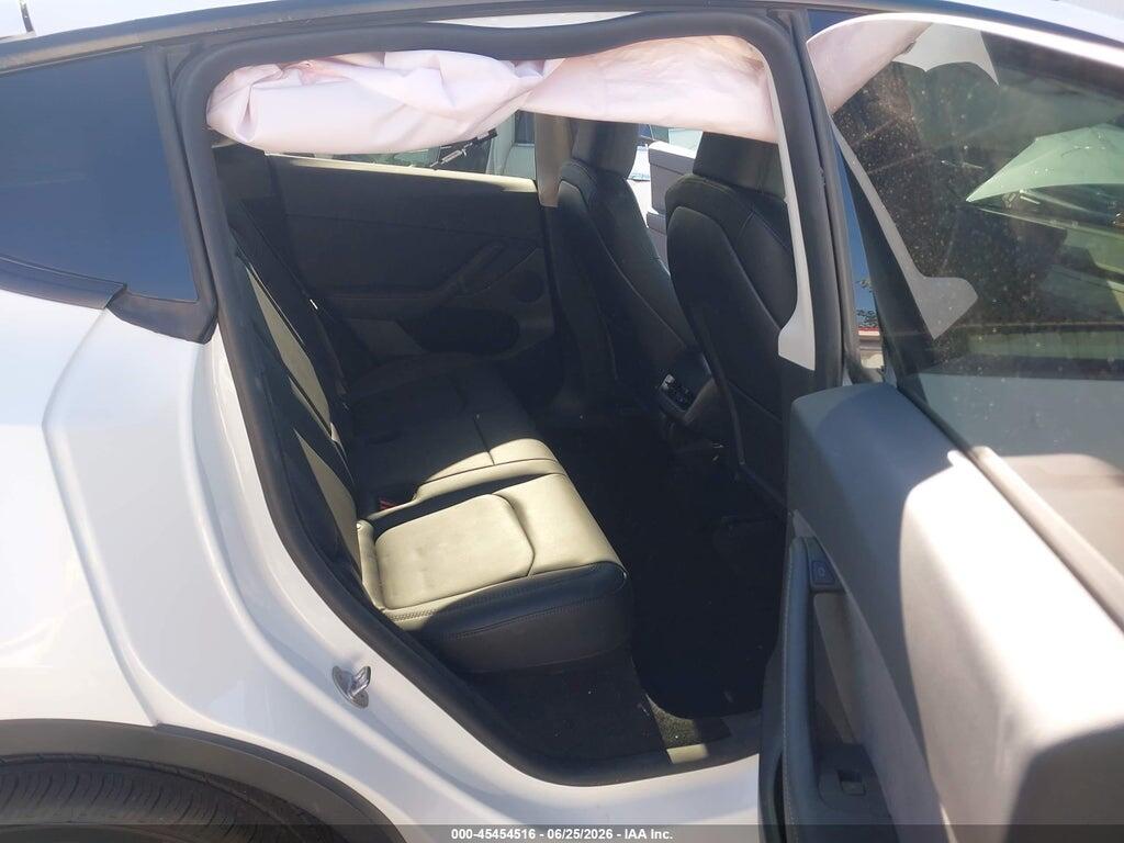 7SAYGDEE7RF060952 2024 TESLA MODEL Y photo no. 8