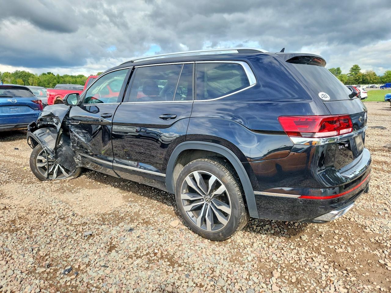 2023 VOLKSWAGEN ATLAS SEL PREMIUM R-LINE — Фото 2 из 13