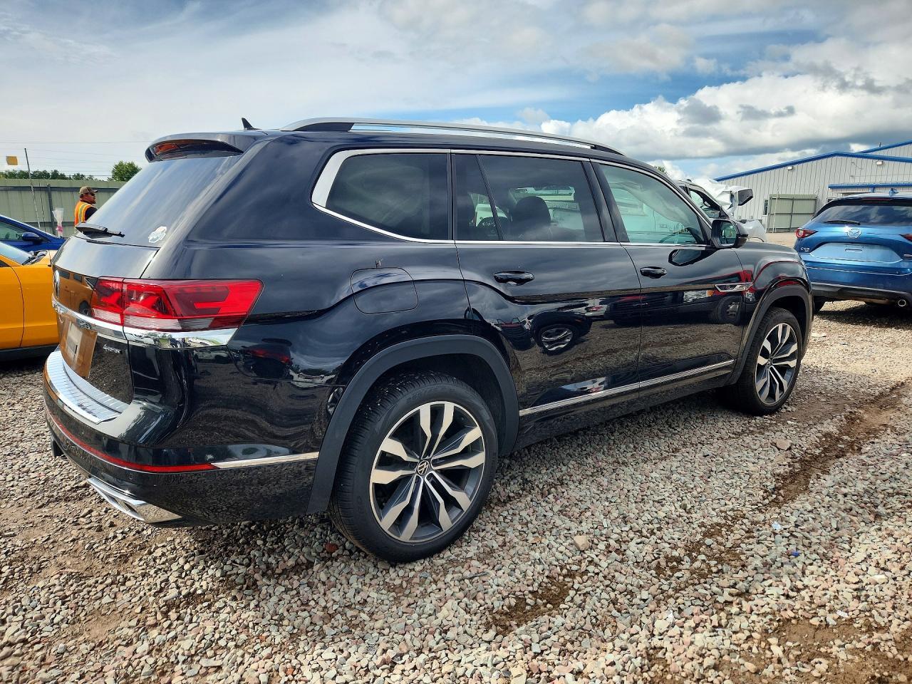 2023 VOLKSWAGEN ATLAS SEL PREMIUM R-LINE — Фото 3 из 13