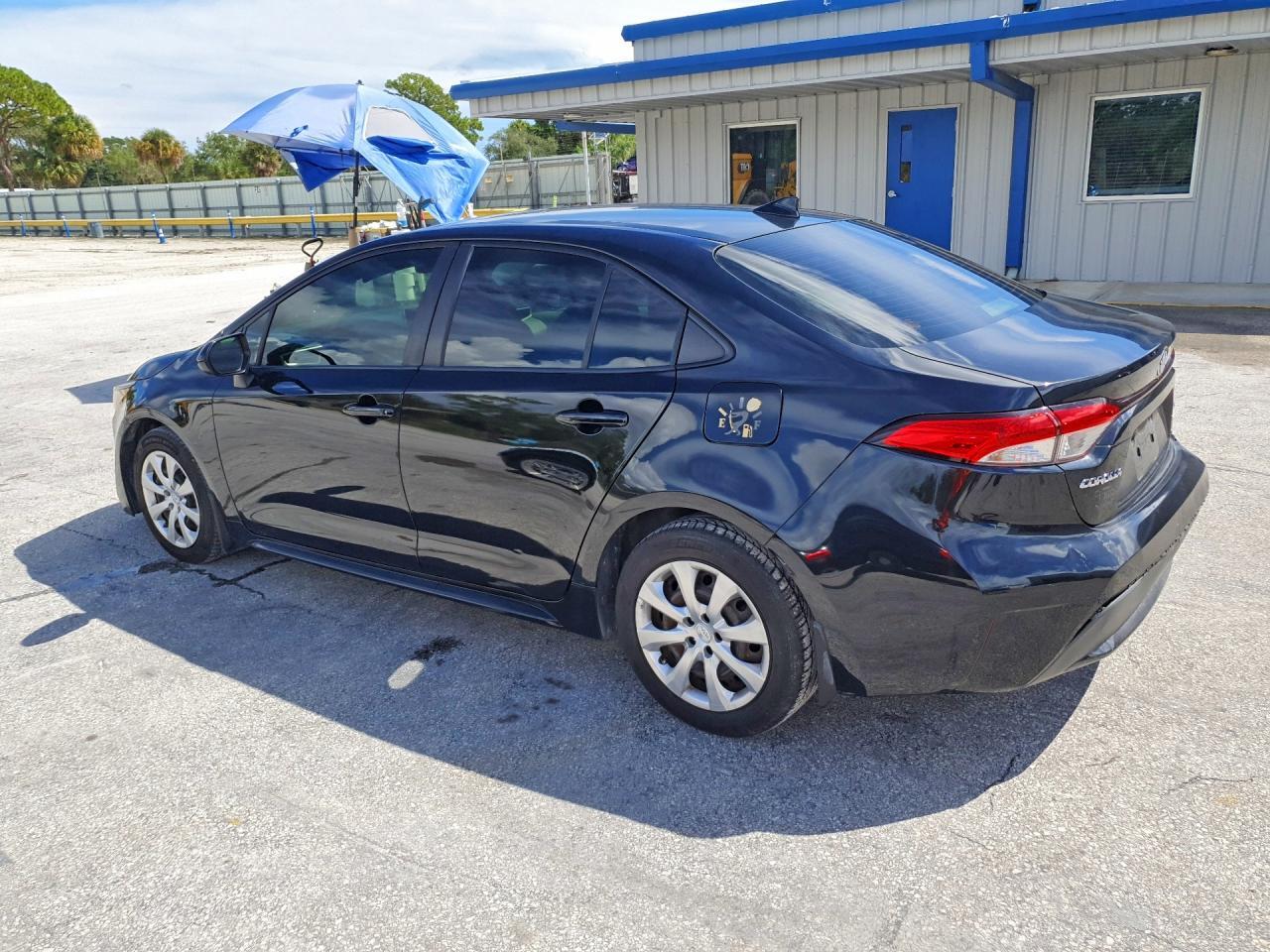 2020 TOYOTA COROLLA LE — Фото 2 из 12