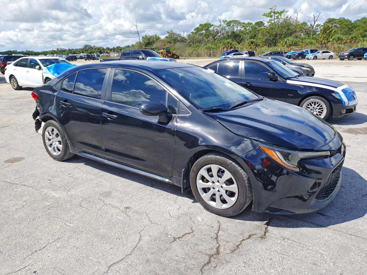 2020 TOYOTA COROLLA LE — Фото 4 из 12