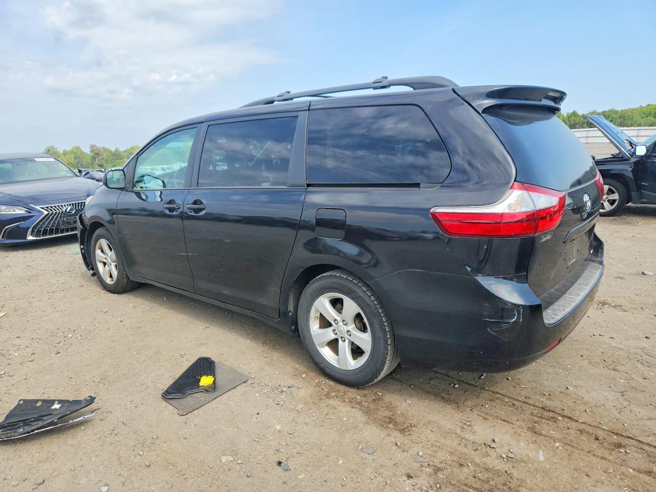 2015 TOYOTA SIENNA LE — Фото 2 из 13