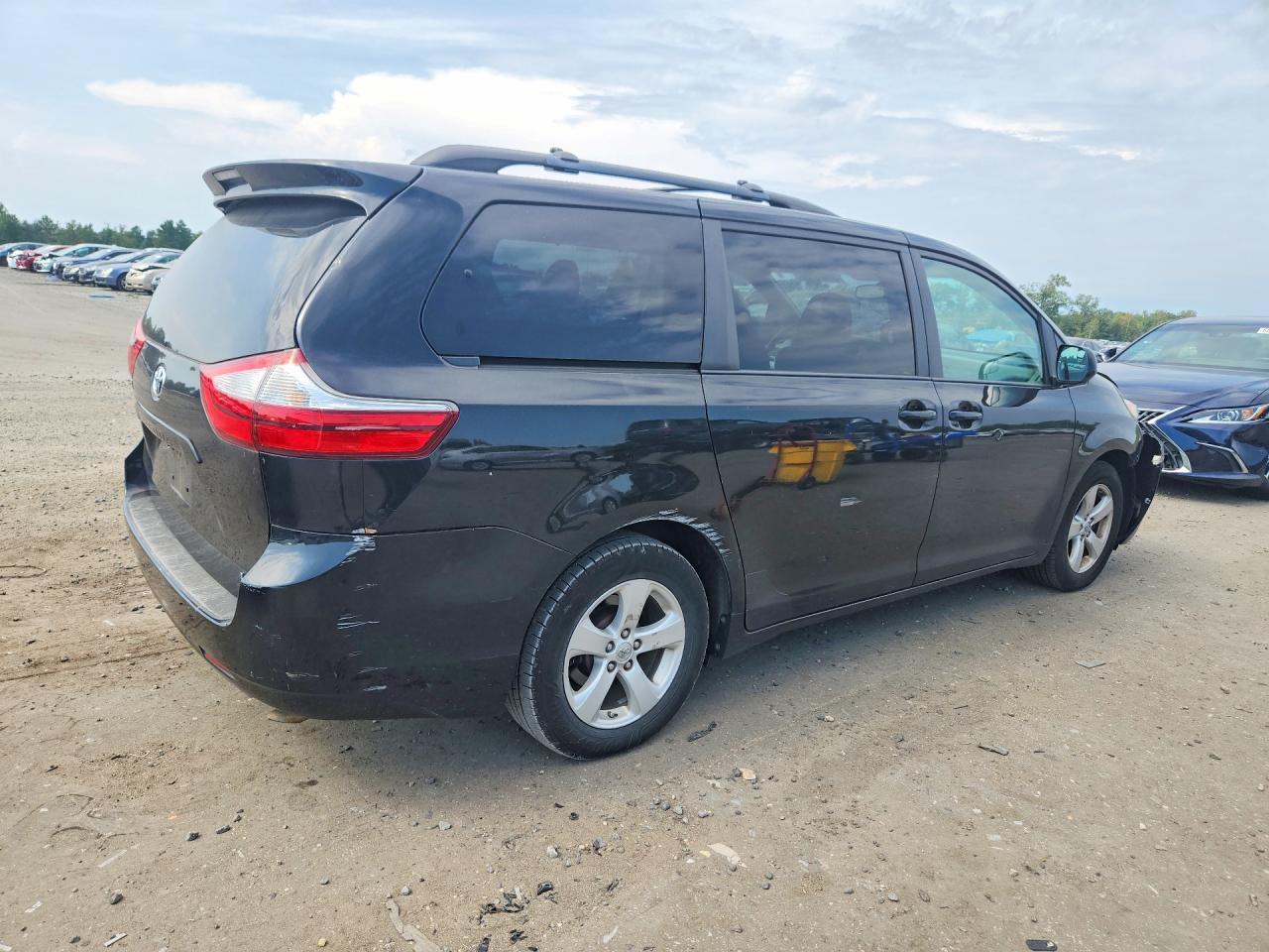 2015 TOYOTA SIENNA LE — Фото 3 из 13