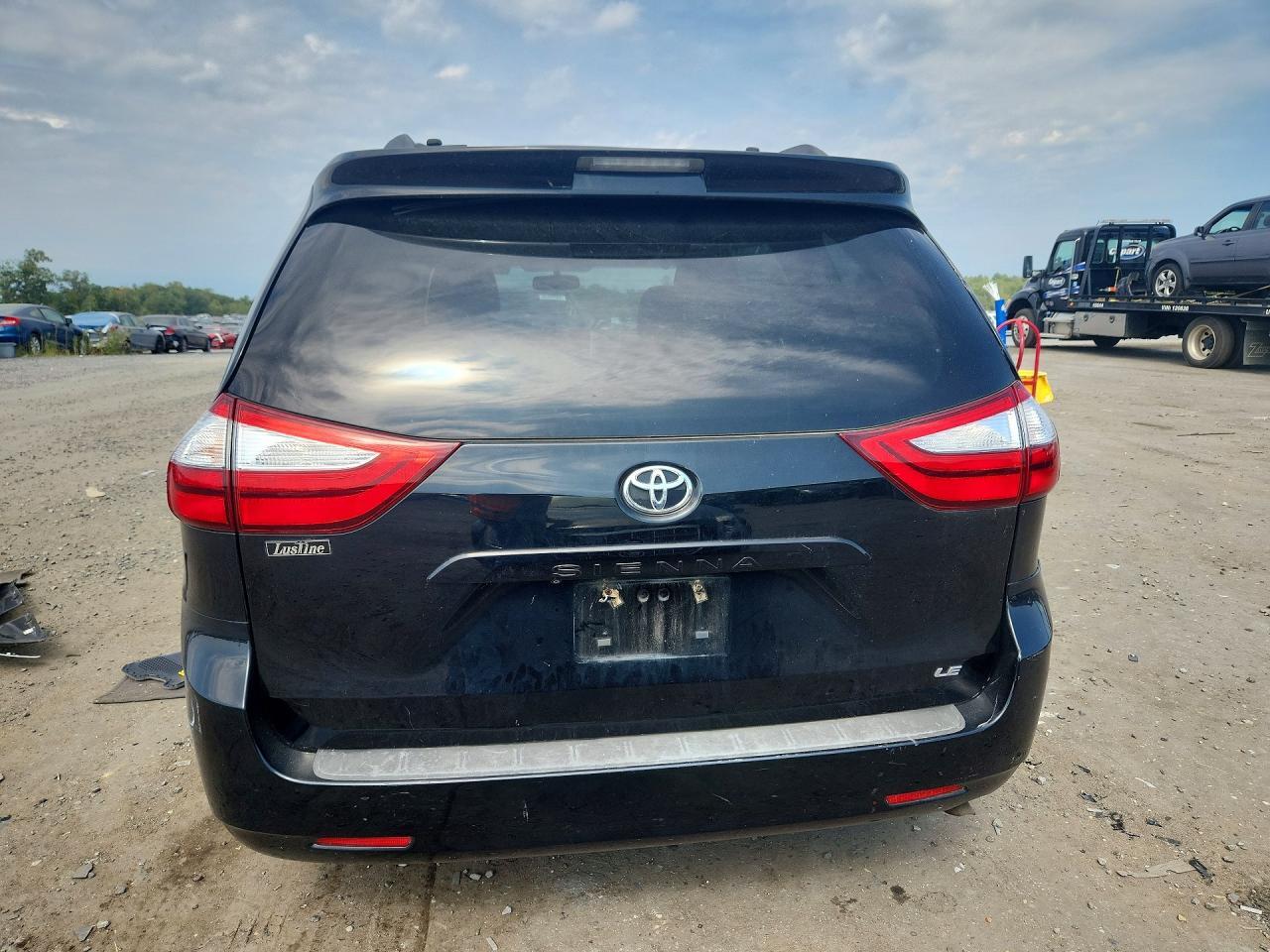 2015 TOYOTA SIENNA LE — Фото 6 из 13