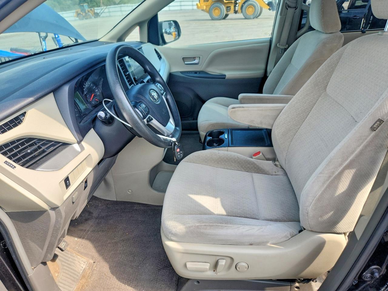 2015 TOYOTA SIENNA LE — Фото 7 из 13