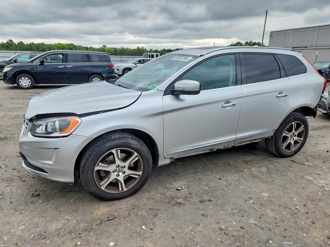 2015 VOLVO XC60 T6 PREMIER