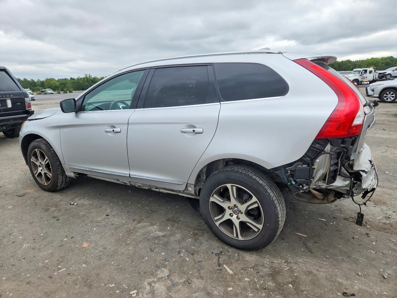 2015 VOLVO XC60 T6 PREMIER — Фото 2 из 12