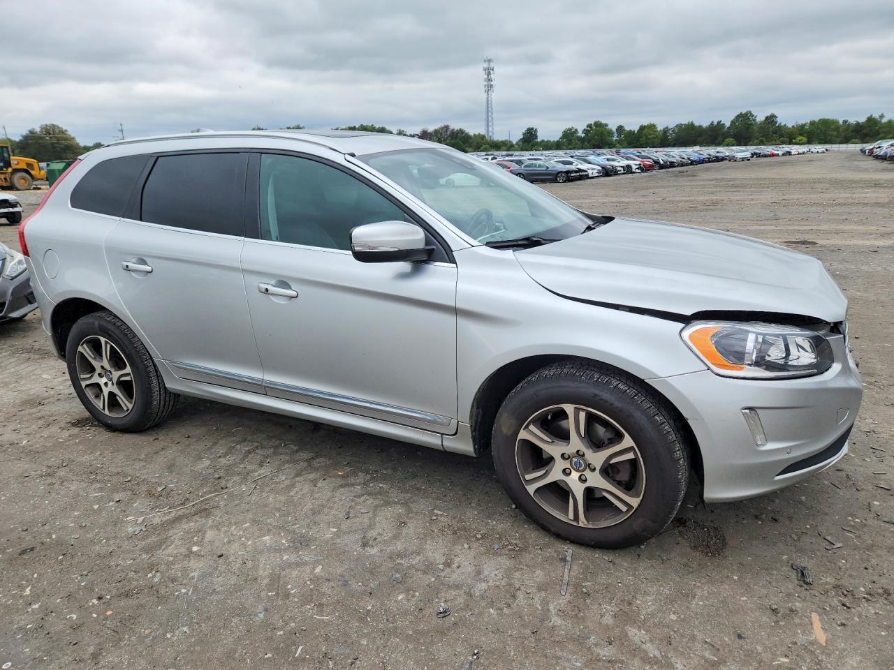 2015 VOLVO XC60 T6 PREMIER — Фото 4 из 12