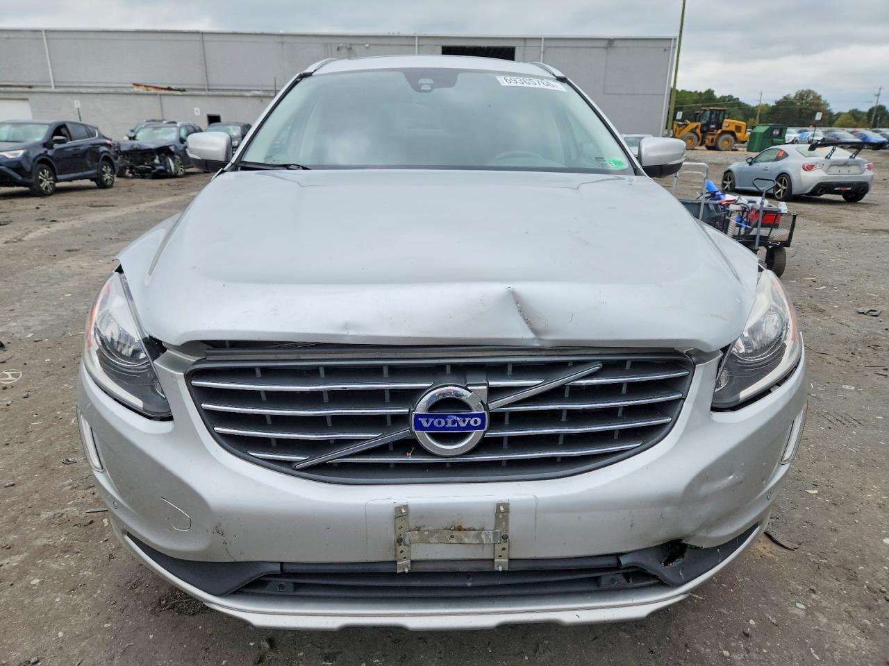 2015 VOLVO XC60 T6 PREMIER — Фото 5 из 12
