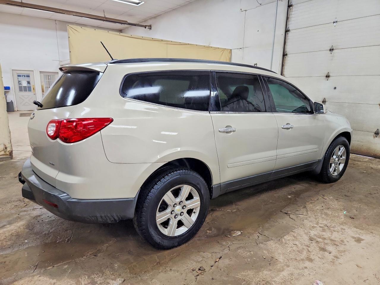 2011 CHEVROLET TRAVERSE LT — Фото 3 из 14