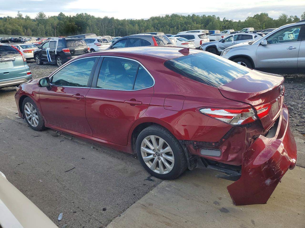 2019 TOYOTA CAMRY LE — Фото 2 из 12
