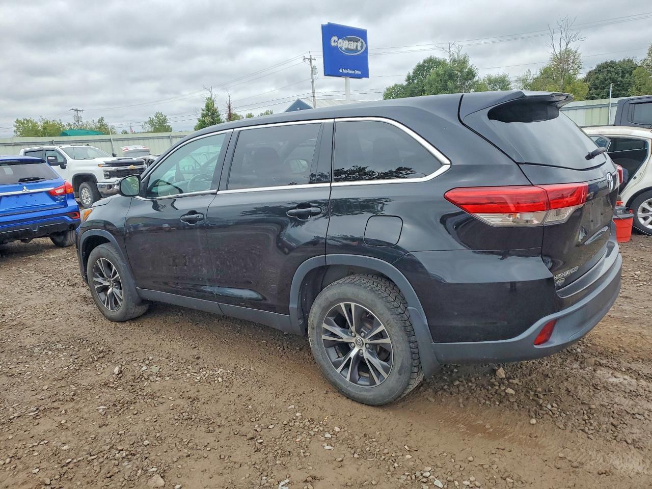 2019 TOYOTA HIGHLANDER LE — Фото 2 из 13