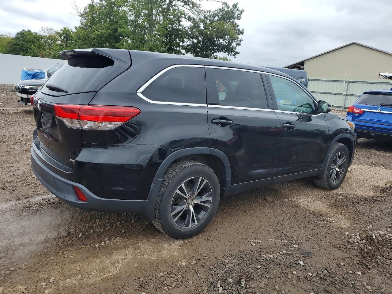 2019 TOYOTA HIGHLANDER LE — Фото 3 из 13