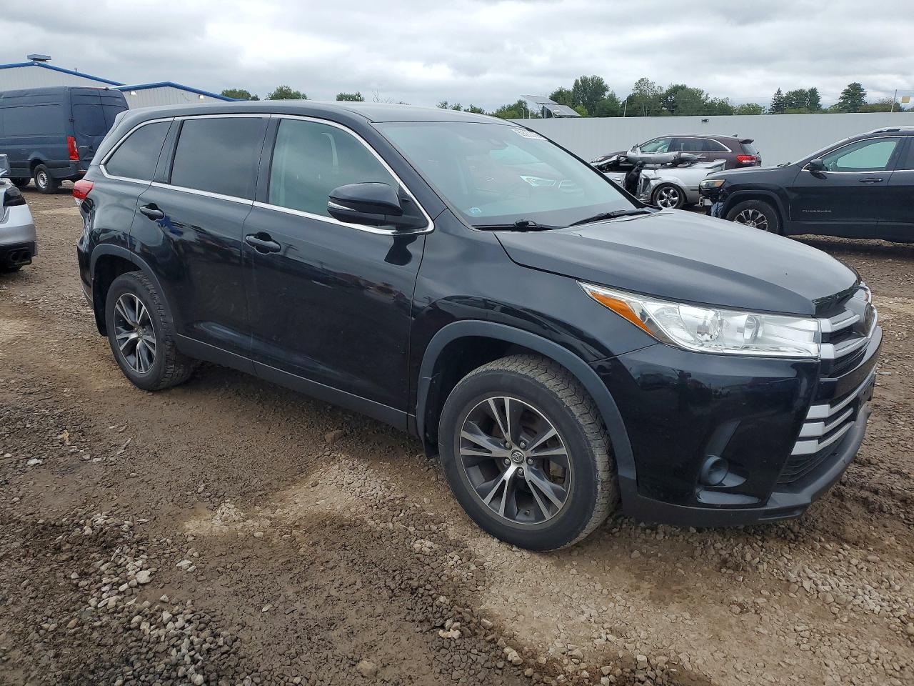 2019 TOYOTA HIGHLANDER LE — Фото 4 из 13