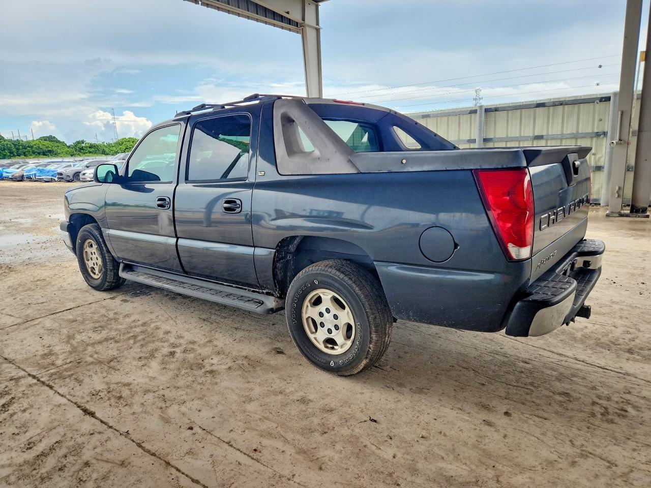 2005 CHEVROLET AVALANCHE C1500 — Фото 2 из 13