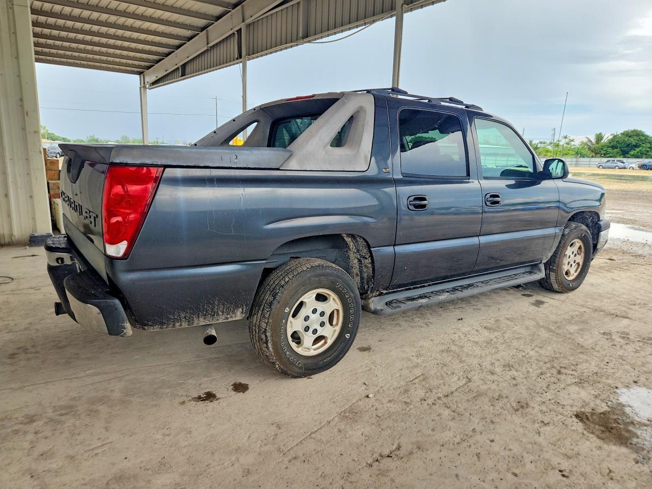 2005 CHEVROLET AVALANCHE C1500 — Фото 3 из 13