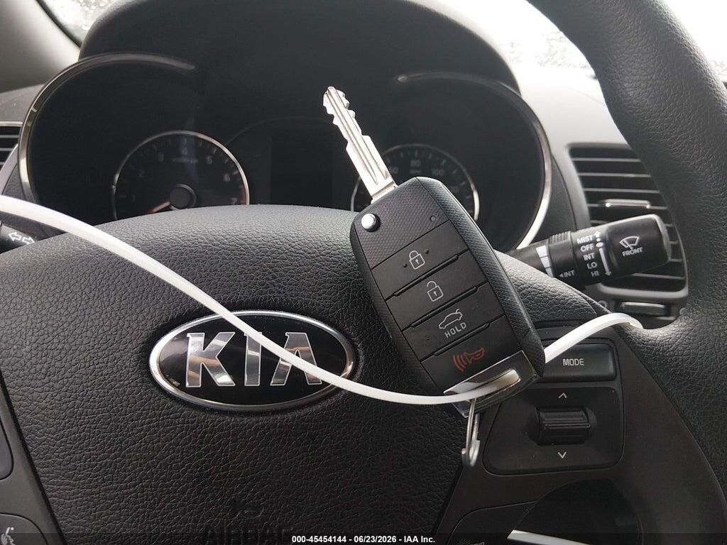 3KPFK4A71HE048424 2017 KIA FORTE photo no. 11