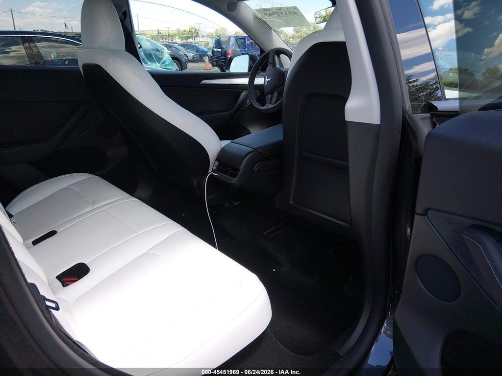 7SAYGDEE5RF170365 2024 TESLA MODEL Y photo no. 8