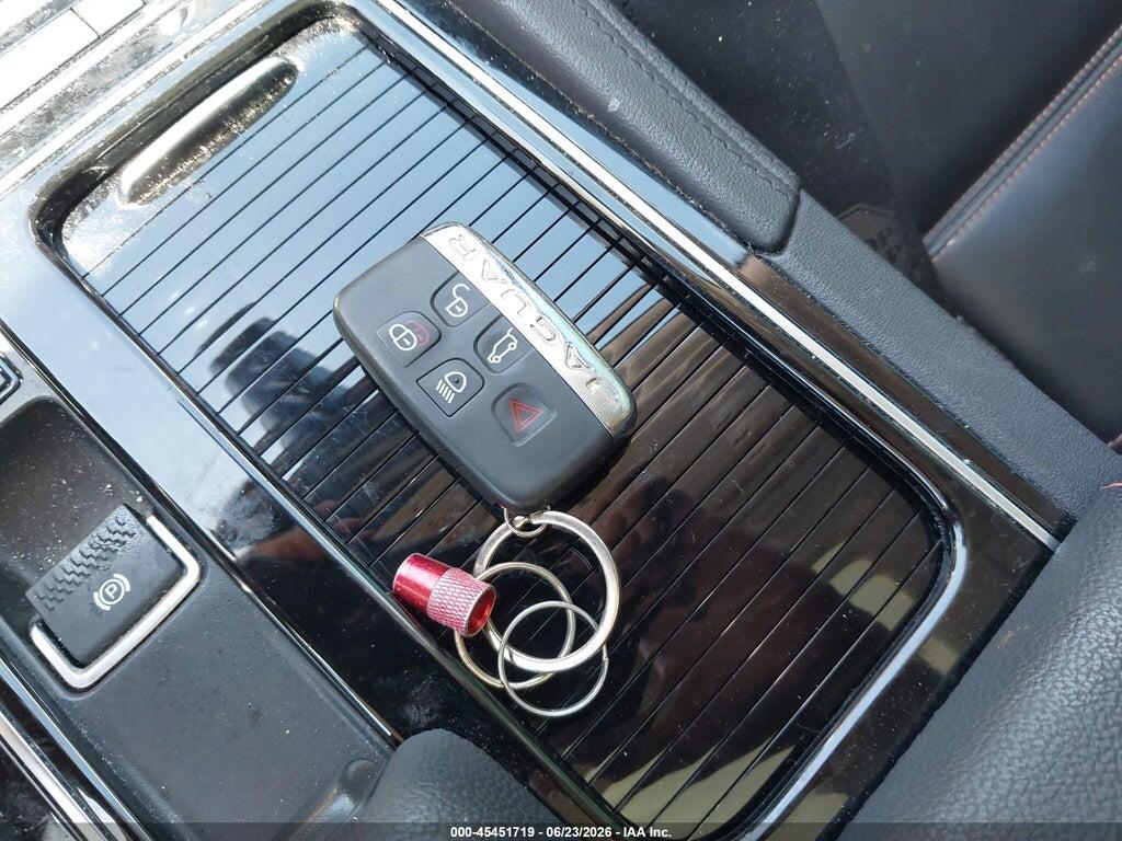 SADCK2GX2KA367621 2019 JAGUAR F-PACE photo no. 11