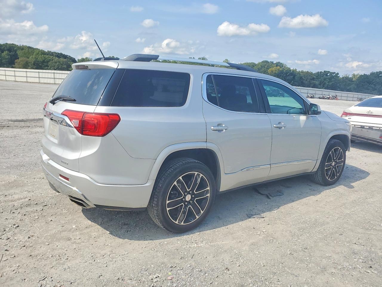 2017 GMC ACADIA DENALI — Фото 3 из 13