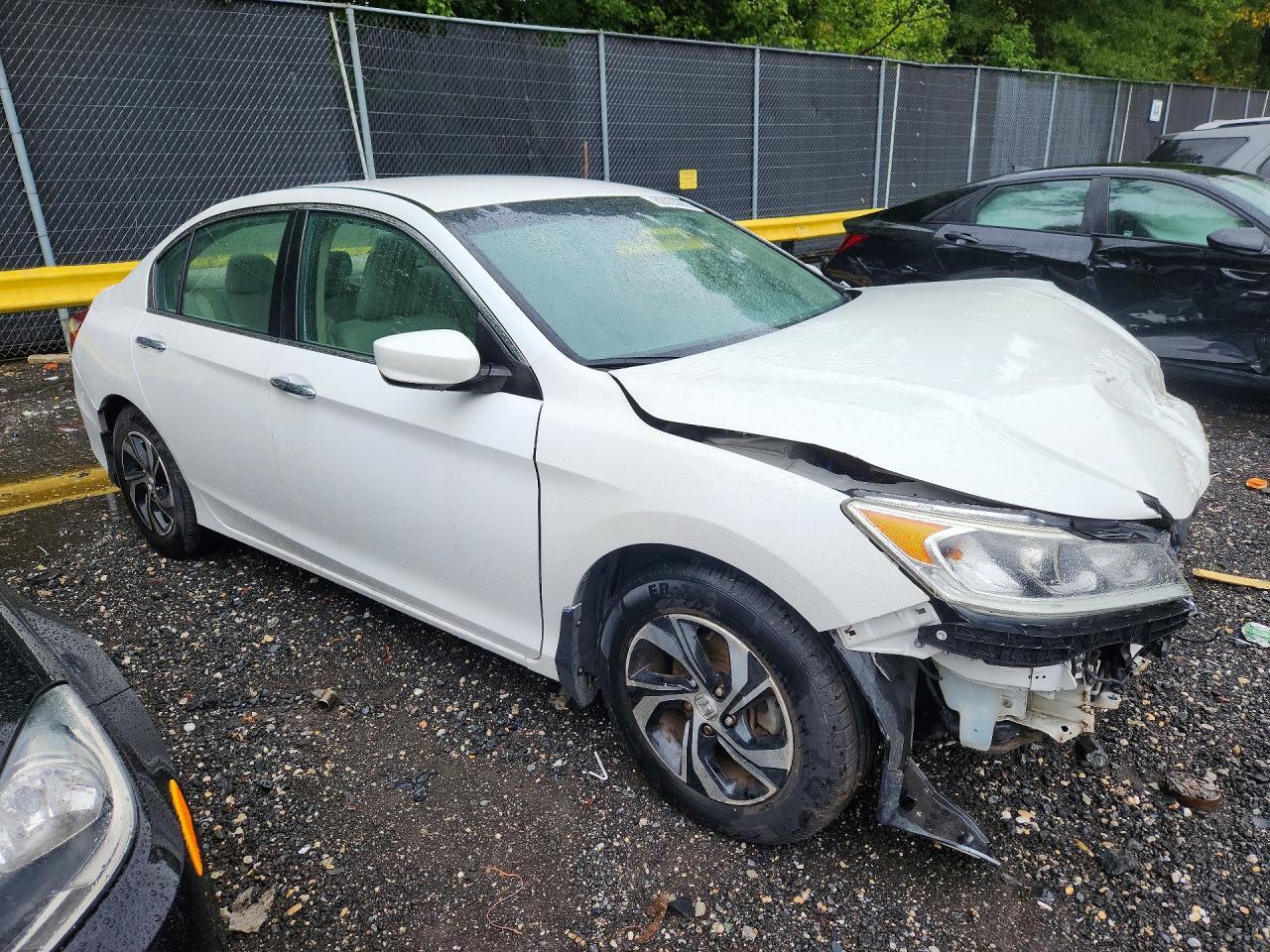 2017 HONDA ACCORD LX — Фото 4 из 12