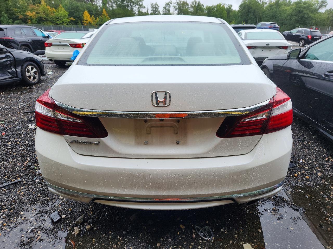 2017 HONDA ACCORD LX — Фото 6 из 12