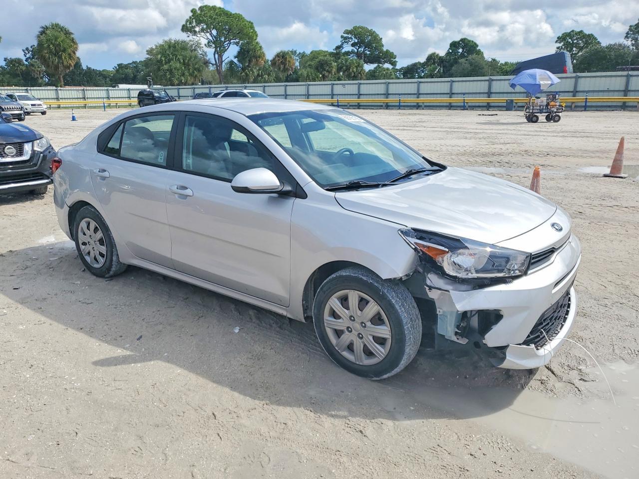 2021 KIA RIO S — Фото 4 из 13
