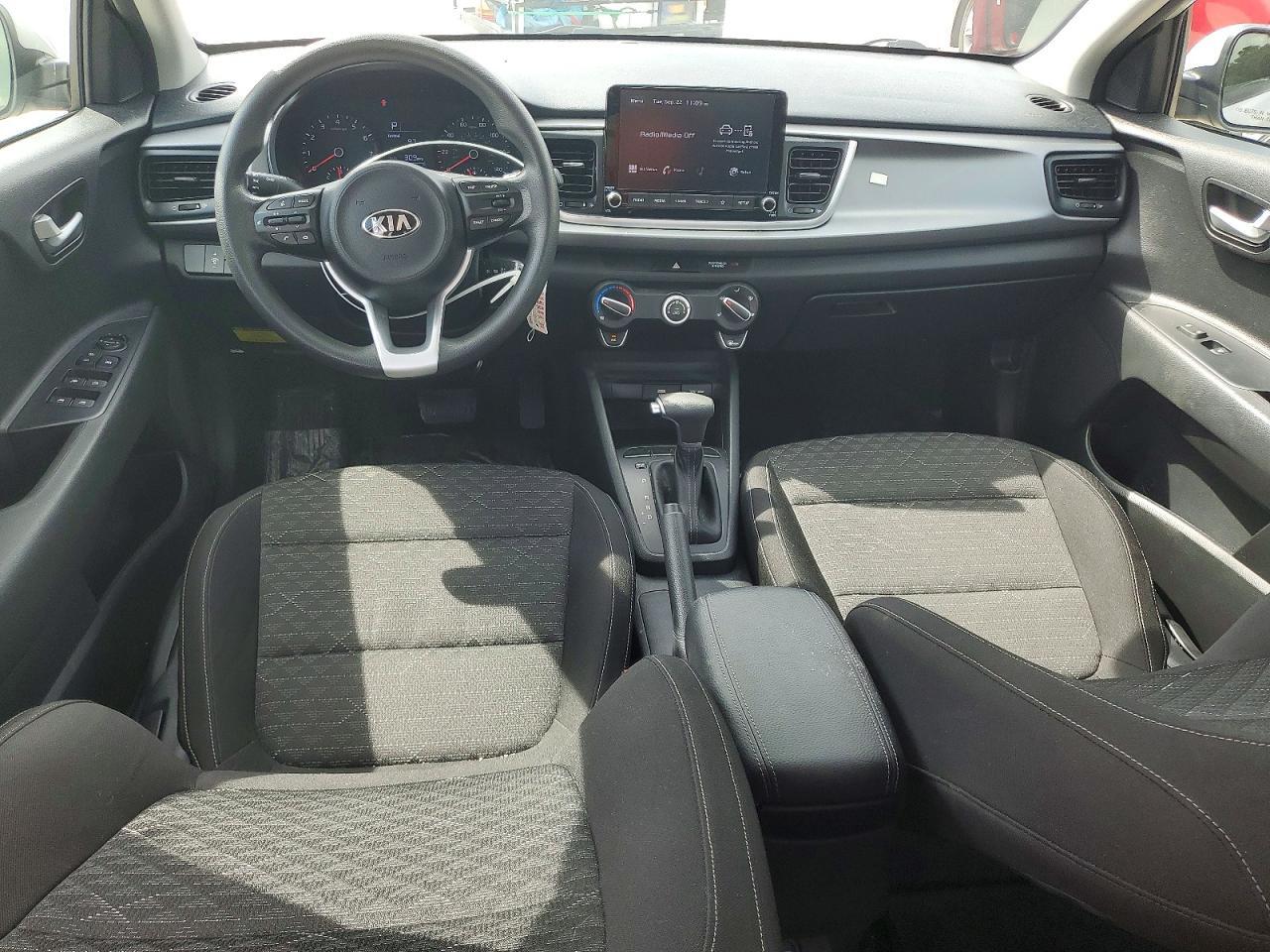 2021 KIA RIO S — Фото 8 из 13