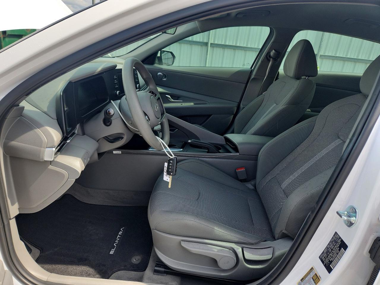 2024 HYUNDAI ELANTRA SE — Фото 7 из 12