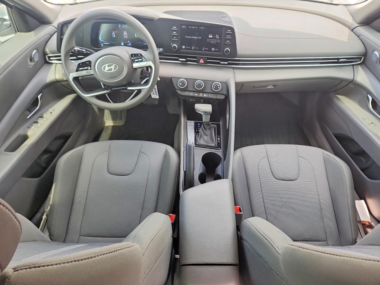 2024 HYUNDAI ELANTRA SE — Фото 8 из 12