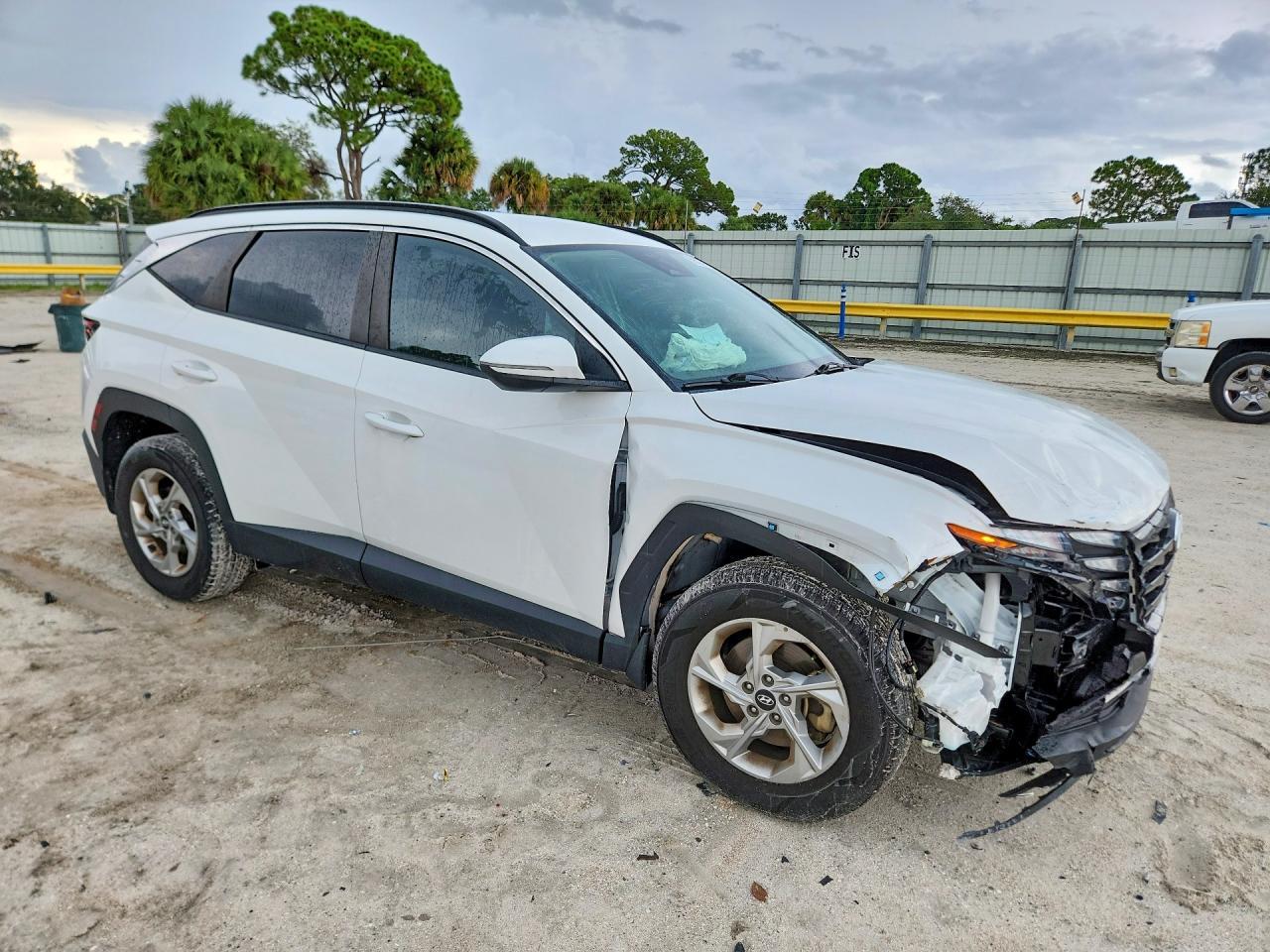 2023 HYUNDAI TUCSON SEL — Фото 4 из 14