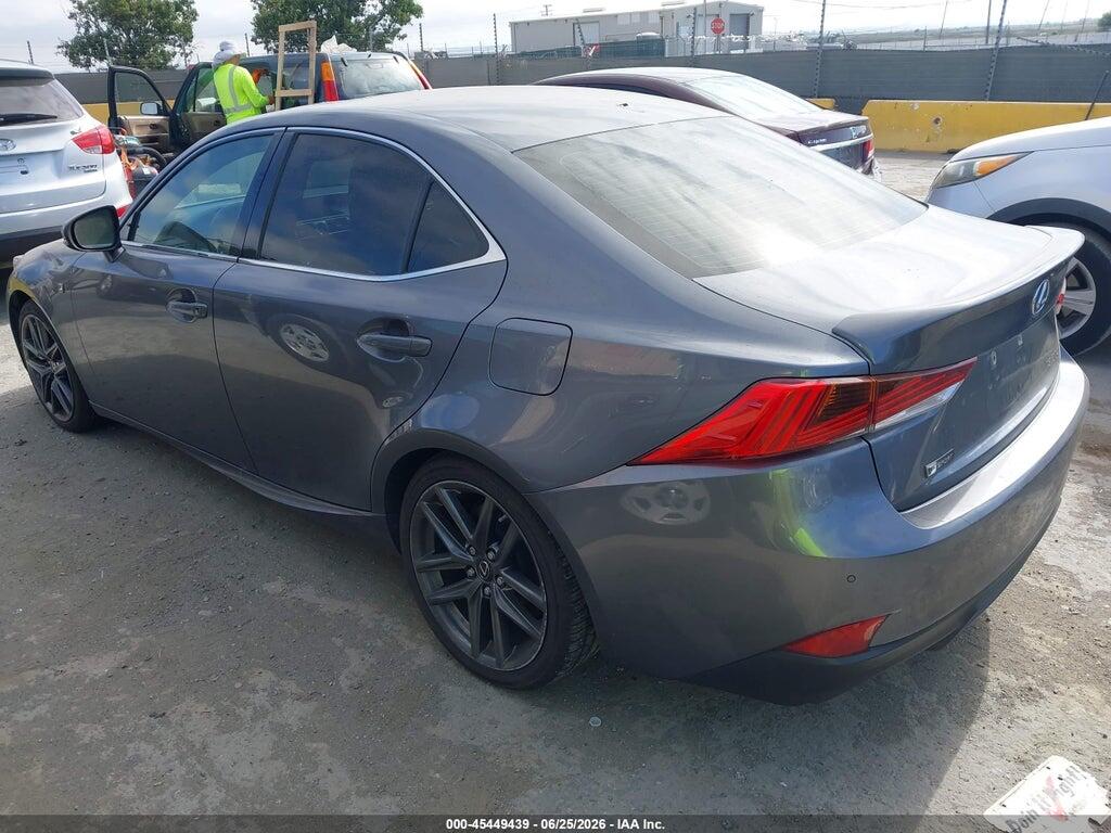 JTHBA1D2XJ5073581 2018 LEXUS IS 300 photo no. 3