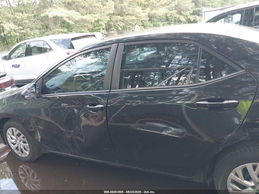 5YFBURHE9HP735370 2017 TOYOTA COROLLA photo no. 6
