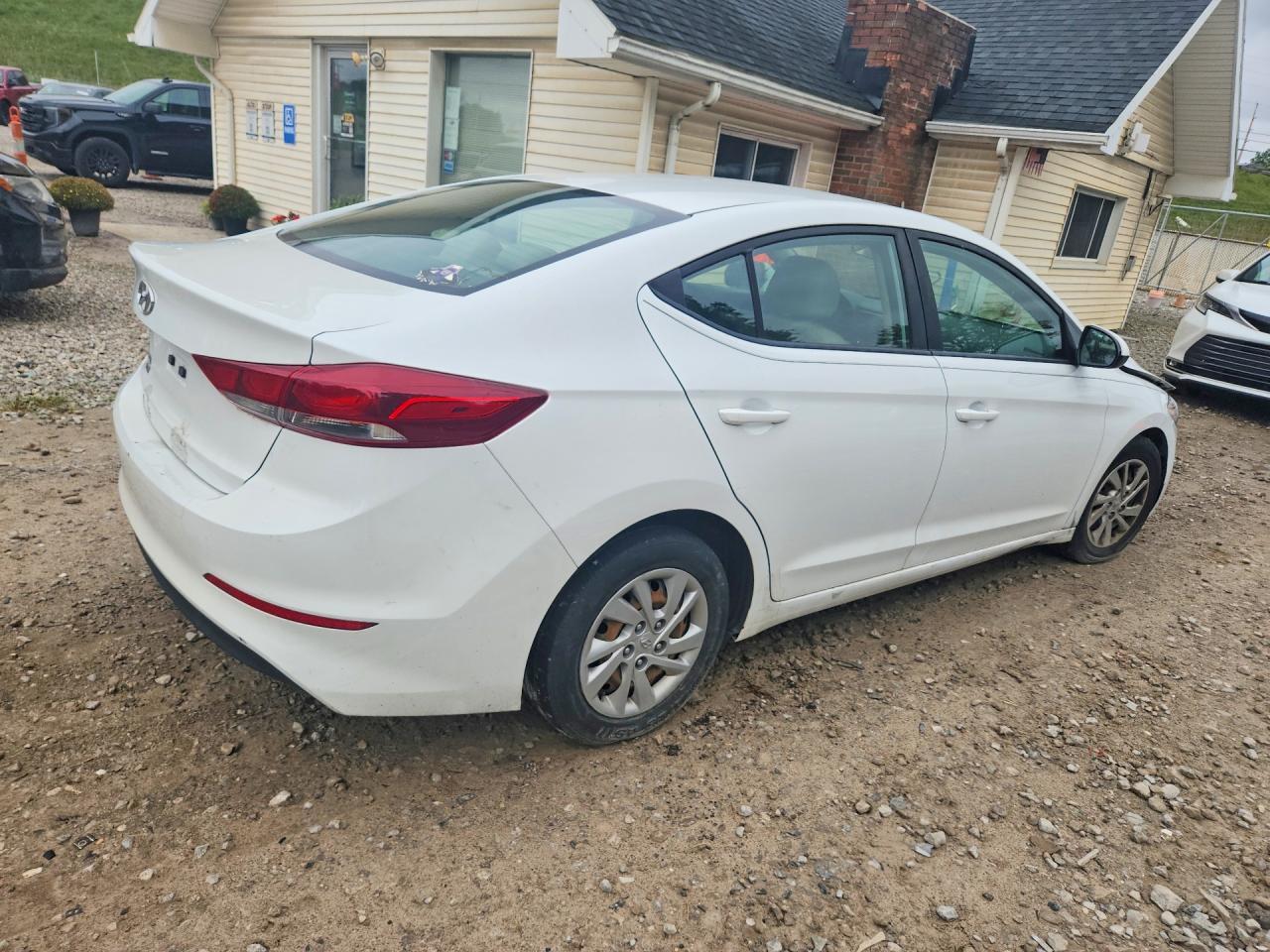 2018 HYUNDAI ELANTRA SE — Фото 3 из 13
