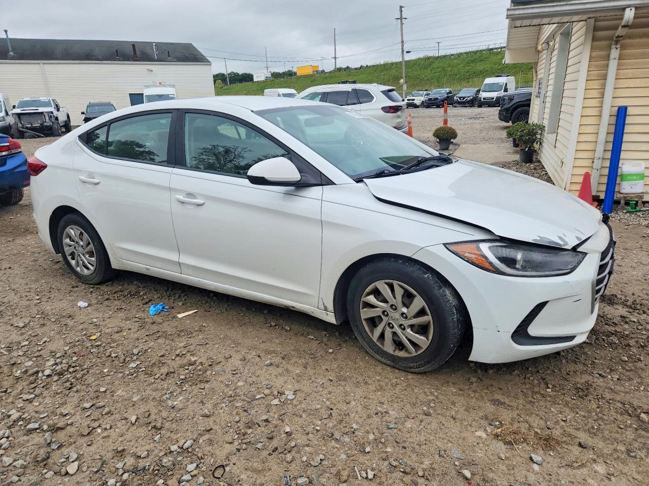 2018 HYUNDAI ELANTRA SE — Фото 4 из 13