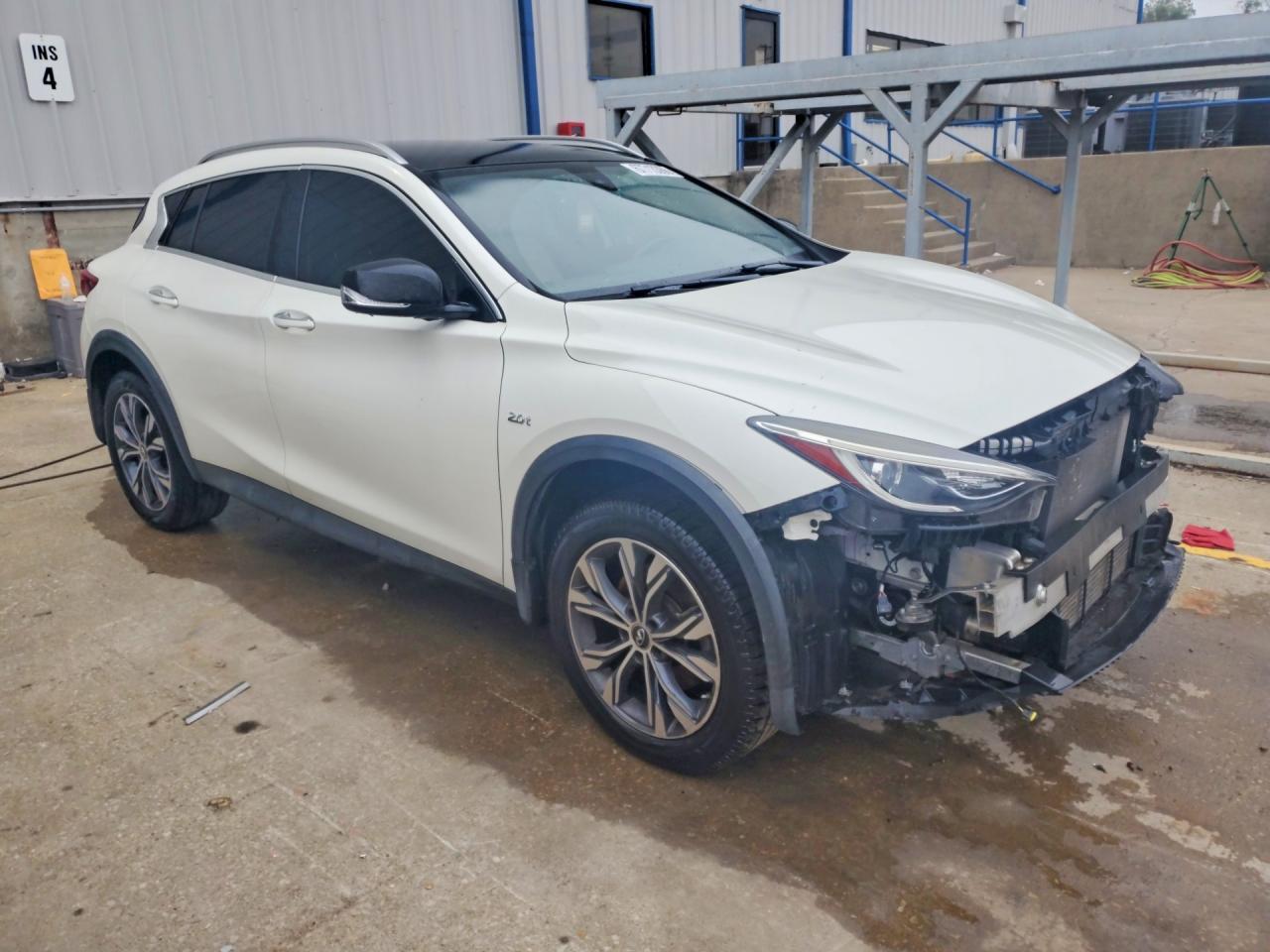 2017 INFINITI QX30 PREMIUM — Фото 4 из 13
