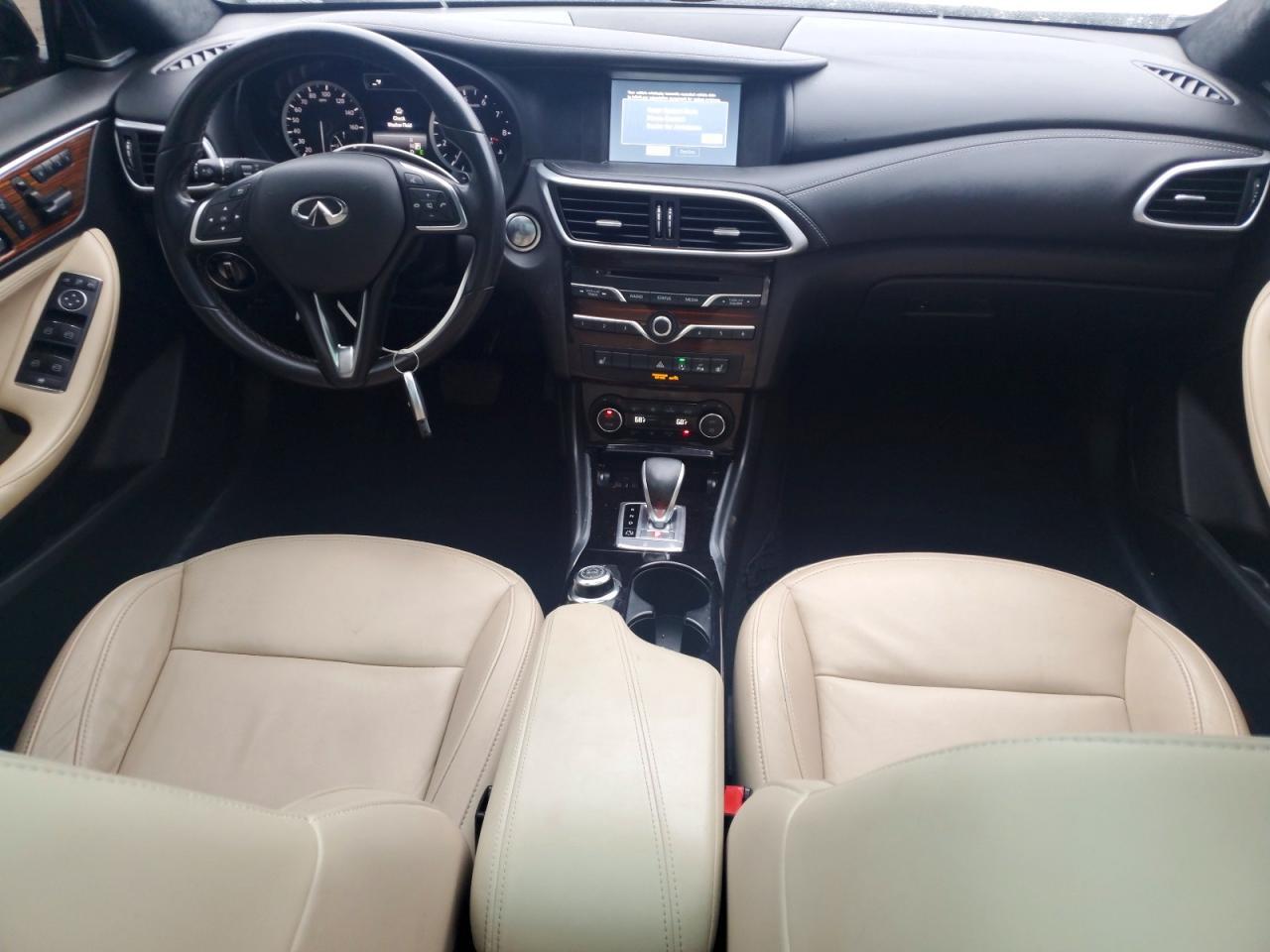 2017 INFINITI QX30 PREMIUM — Фото 8 из 13